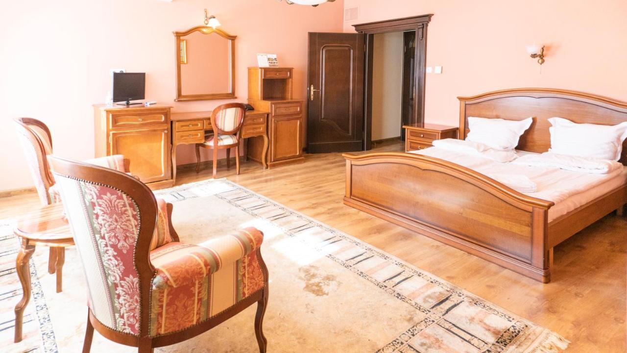Hotel Dworek Leśniczówka Wodzislaw Slaski Exterior foto