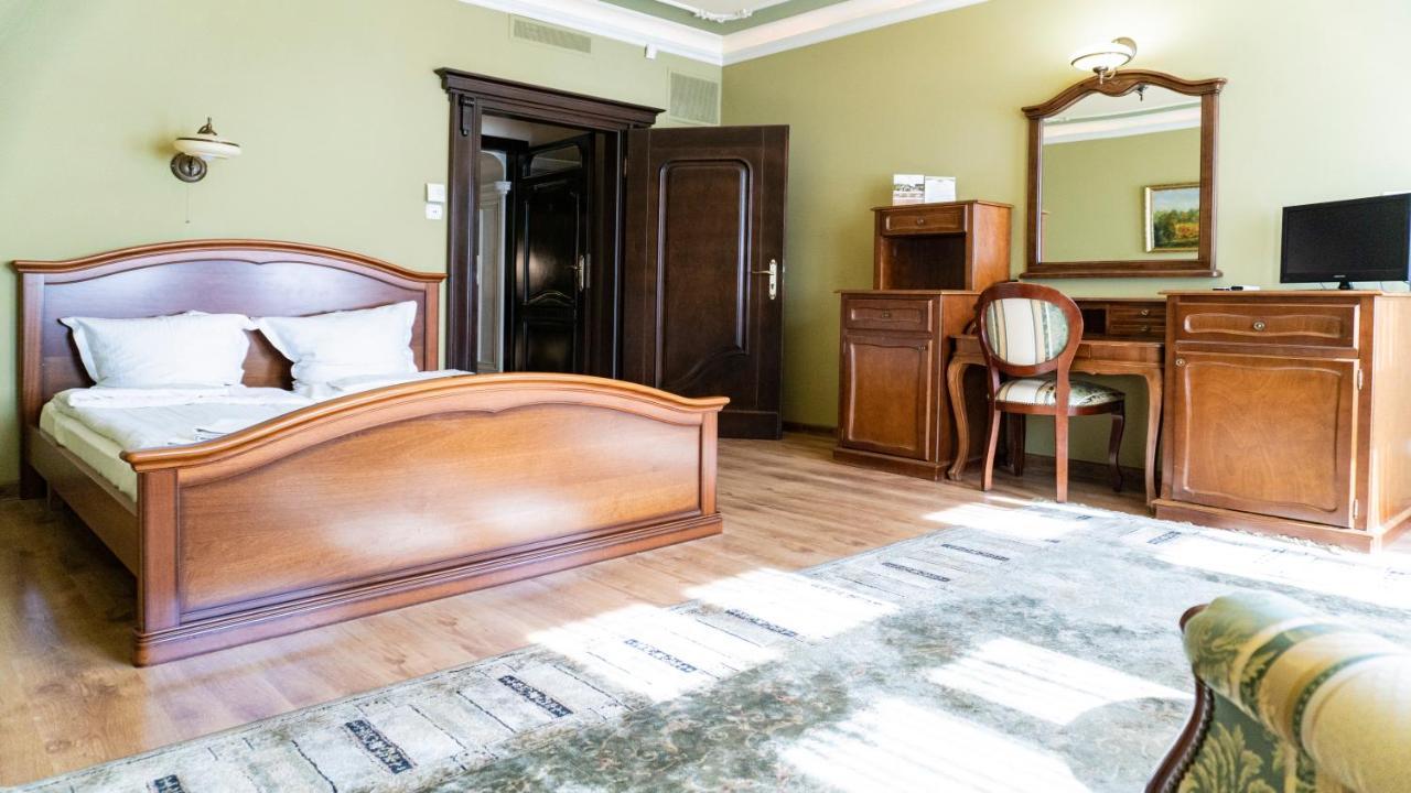 Hotel Dworek Leśniczówka Wodzislaw Slaski Exterior foto