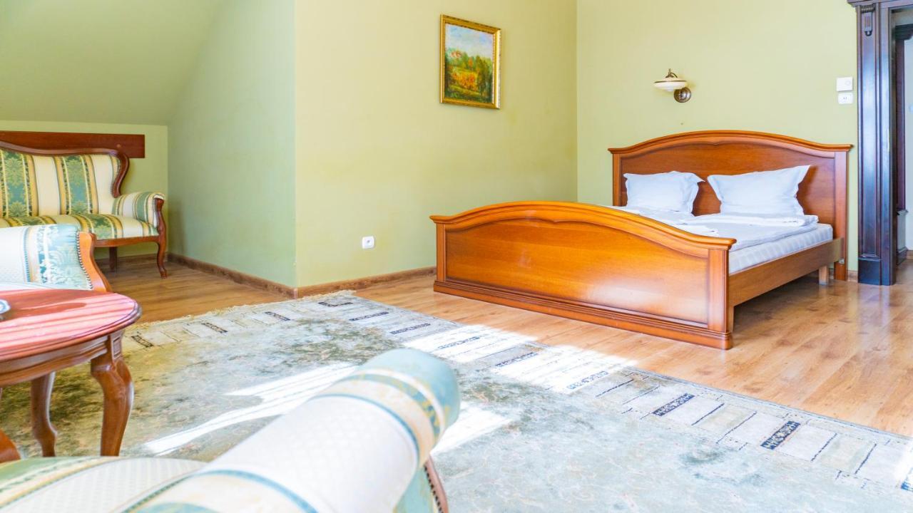 Hotel Dworek Leśniczówka Wodzislaw Slaski Exterior foto