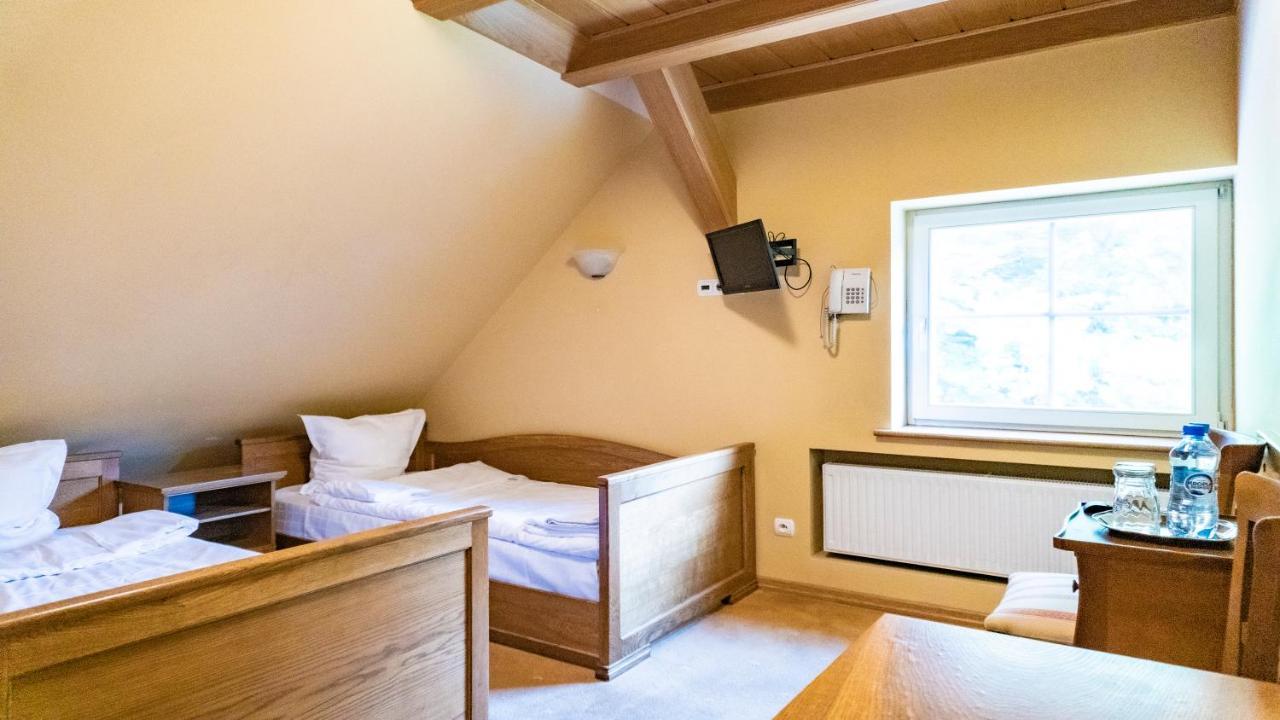 Hotel Dworek Leśniczówka Wodzislaw Slaski Exterior foto
