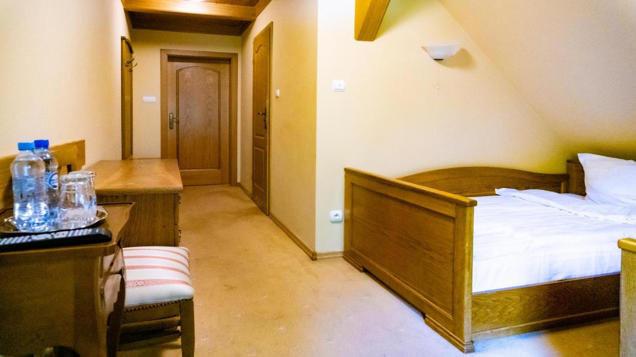 Hotel Dworek Leśniczówka Wodzislaw Slaski Exterior foto