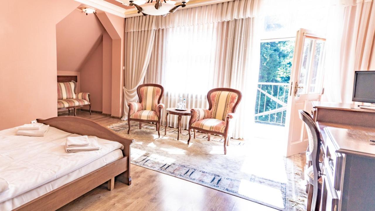 Hotel Dworek Leśniczówka Wodzislaw Slaski Exterior foto