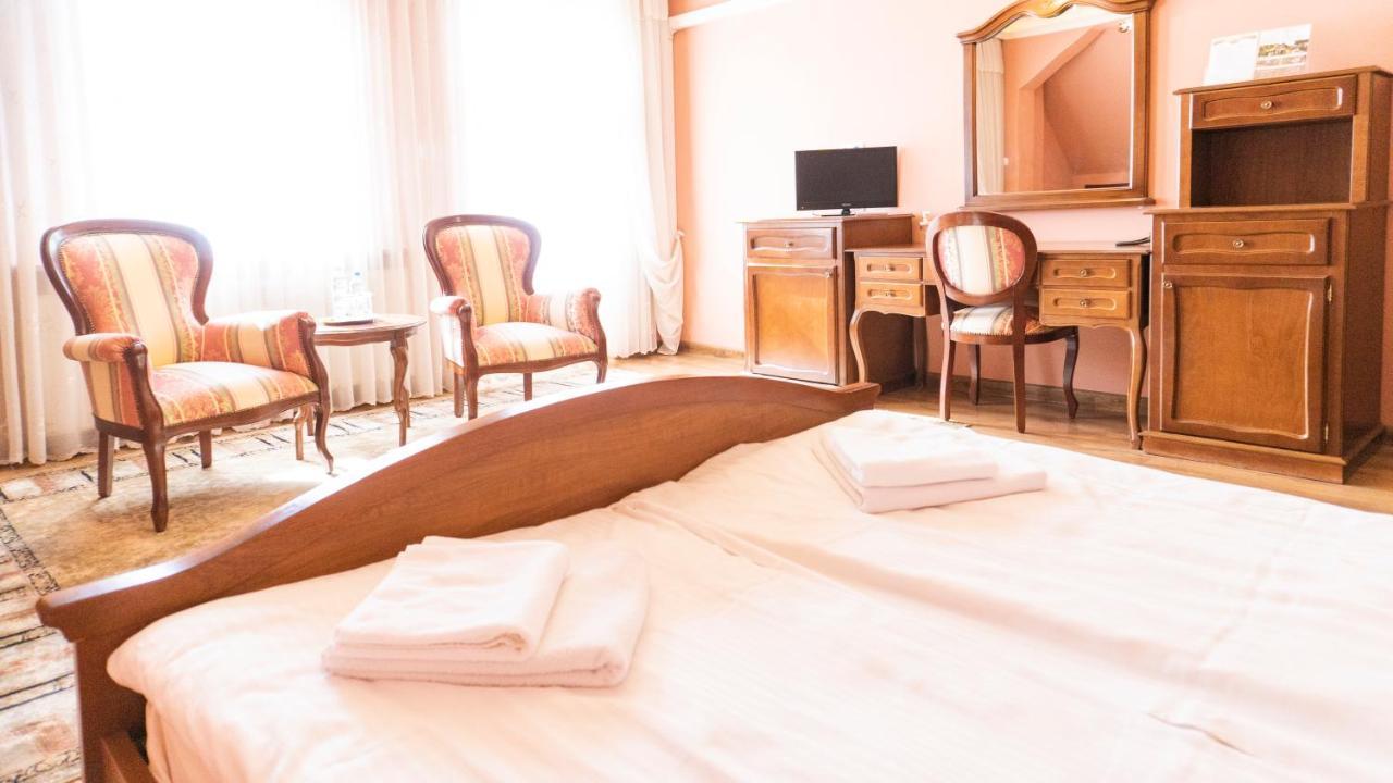 Hotel Dworek Leśniczówka Wodzislaw Slaski Exterior foto